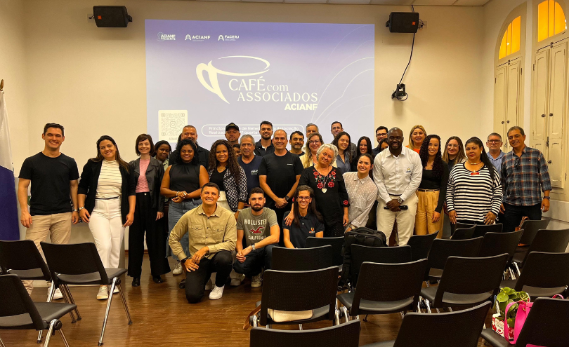 Café com Associados ACIANF reúne empresários para aprender sobre vendas, autoridade e comunicação